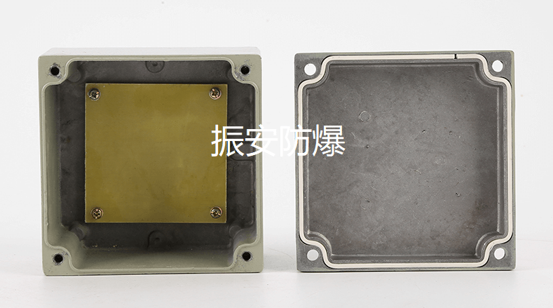 在不同天氣情況下如何防止防爆電器內(nèi)部金屬壁的結(jié)露問(wèn)題？